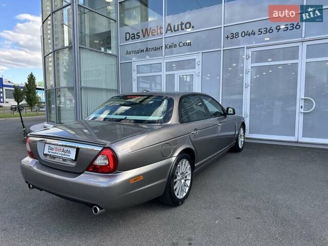 Сірий Ягуар Ікс Джей, об'ємом двигуна 4.2 л та пробігом 74 тис. км за 36000 $, фото 4 на Automoto.ua