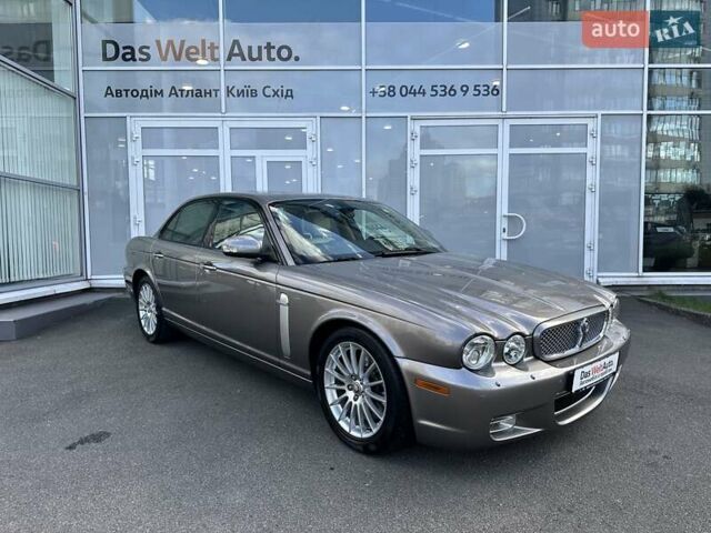 Сірий Ягуар Ікс Джей, об'ємом двигуна 4.2 л та пробігом 74 тис. км за 36000 $, фото 2 на Automoto.ua