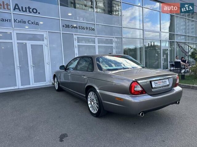 Сірий Ягуар Ікс Джей, об'ємом двигуна 4.2 л та пробігом 74 тис. км за 36000 $, фото 5 на Automoto.ua