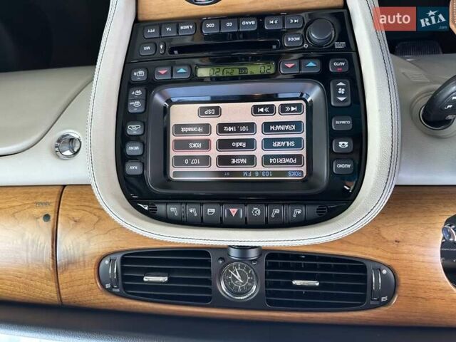 Сірий Ягуар Ікс Джей, об'ємом двигуна 4.2 л та пробігом 74 тис. км за 36000 $, фото 15 на Automoto.ua