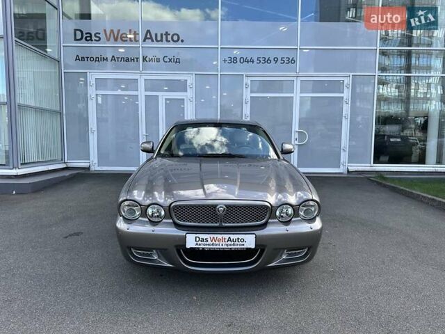 Сірий Ягуар Ікс Джей, об'ємом двигуна 4.2 л та пробігом 74 тис. км за 36000 $, фото 1 на Automoto.ua