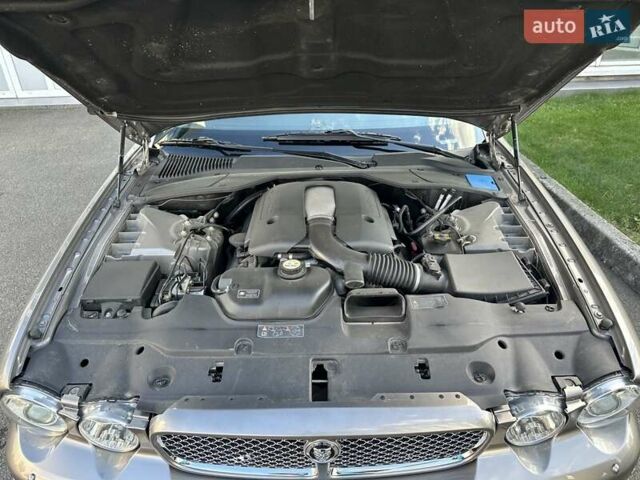 Сірий Ягуар Ікс Джей, об'ємом двигуна 4.2 л та пробігом 74 тис. км за 36000 $, фото 18 на Automoto.ua