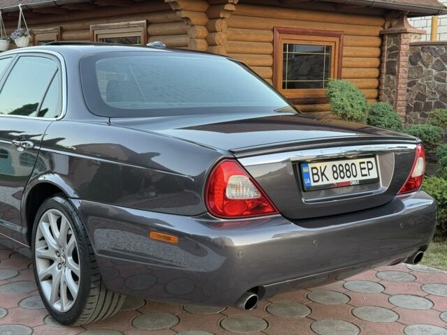 Сірий Ягуар Ікс Джей, об'ємом двигуна 2.7 л та пробігом 210 тис. км за 19999 $, фото 3 на Automoto.ua