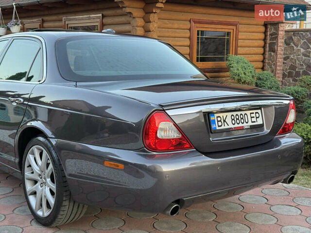 Сірий Ягуар Ікс Джей, об'ємом двигуна 2.7 л та пробігом 210 тис. км за 19999 $, фото 3 на Automoto.ua