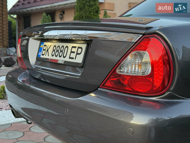 Сірий Ягуар Ікс Джей, об'ємом двигуна 2.7 л та пробігом 210 тис. км за 19999 $, фото 17 на Automoto.ua