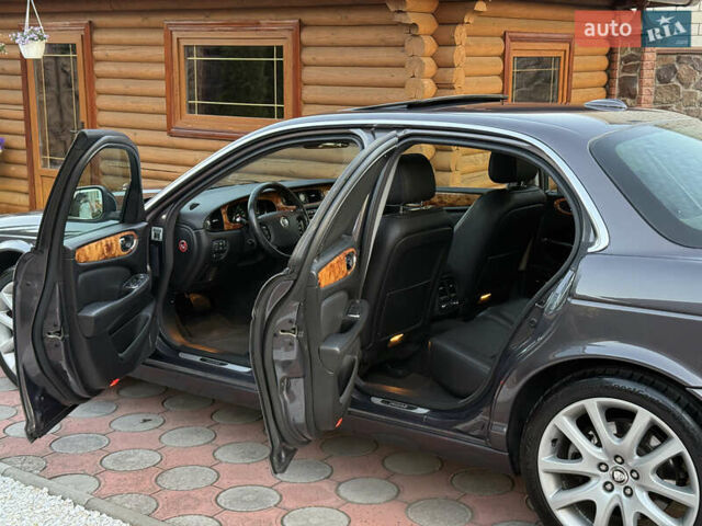 Сірий Ягуар Ікс Джей, об'ємом двигуна 2.7 л та пробігом 210 тис. км за 19999 $, фото 29 на Automoto.ua