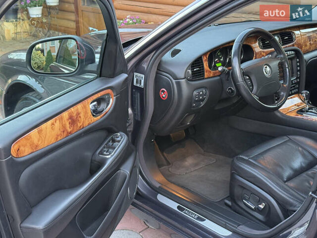 Сірий Ягуар Ікс Джей, об'ємом двигуна 2.7 л та пробігом 210 тис. км за 19999 $, фото 30 на Automoto.ua
