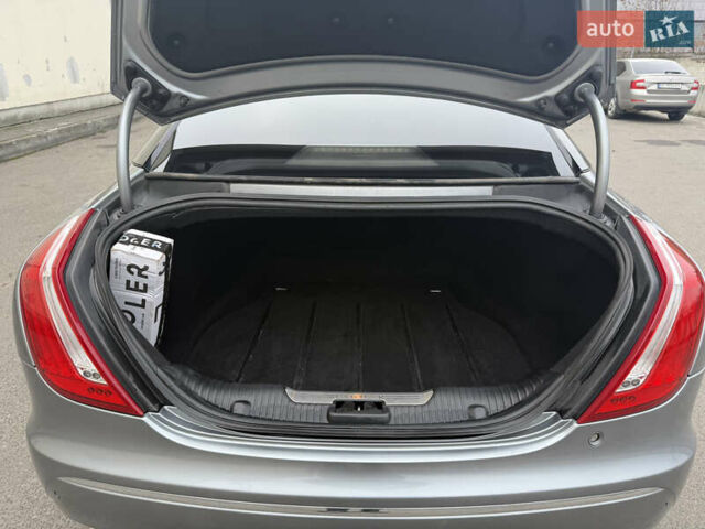 Серый Ягуар Икс Джей, объемом двигателя 3 л и пробегом 209 тыс. км за 27500 $, фото 22 на Automoto.ua