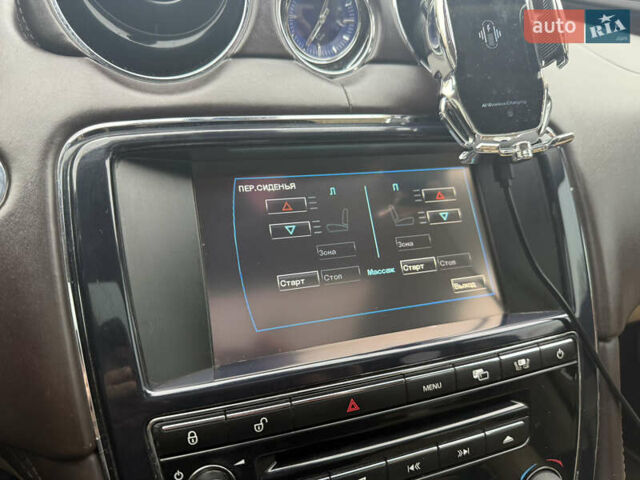 Серый Ягуар Икс Джей, объемом двигателя 3 л и пробегом 209 тыс. км за 27500 $, фото 2 на Automoto.ua