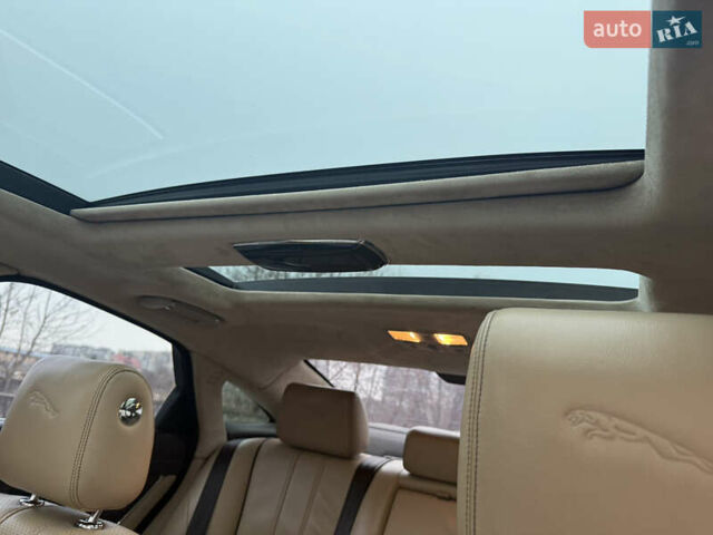 Серый Ягуар Икс Джей, объемом двигателя 3 л и пробегом 209 тыс. км за 27500 $, фото 62 на Automoto.ua