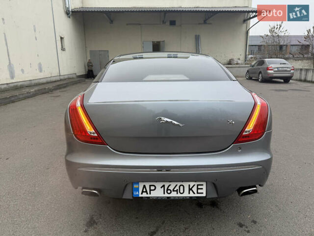 Серый Ягуар Икс Джей, объемом двигателя 3 л и пробегом 209 тыс. км за 27500 $, фото 40 на Automoto.ua