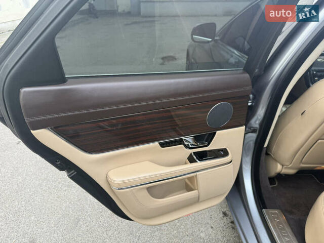 Серый Ягуар Икс Джей, объемом двигателя 3 л и пробегом 209 тыс. км за 27500 $, фото 60 на Automoto.ua