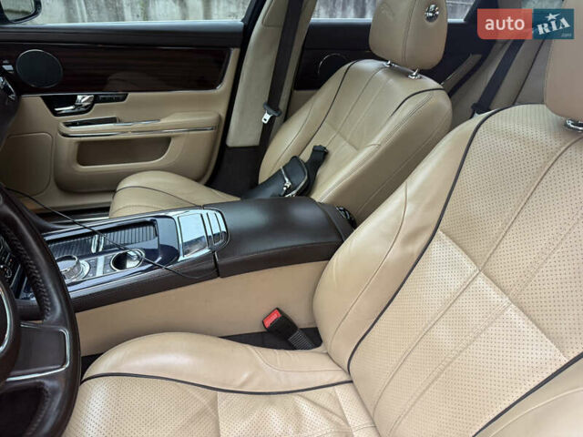 Серый Ягуар Икс Джей, объемом двигателя 3 л и пробегом 209 тыс. км за 27500 $, фото 61 на Automoto.ua