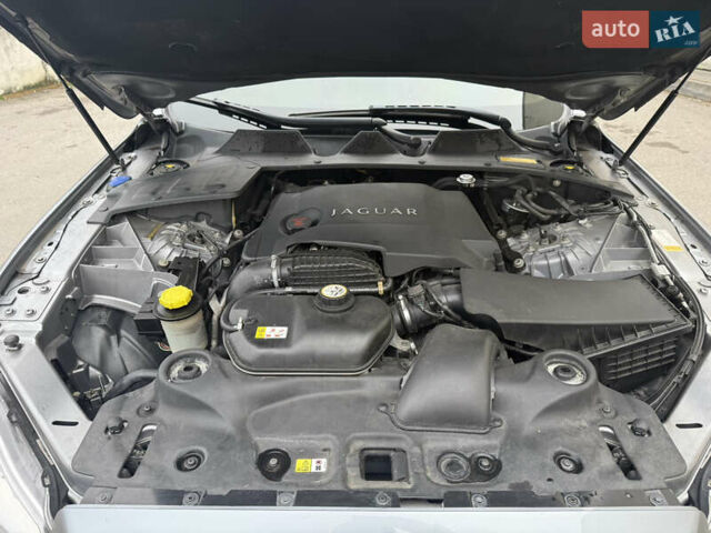 Серый Ягуар Икс Джей, объемом двигателя 3 л и пробегом 209 тыс. км за 27500 $, фото 20 на Automoto.ua