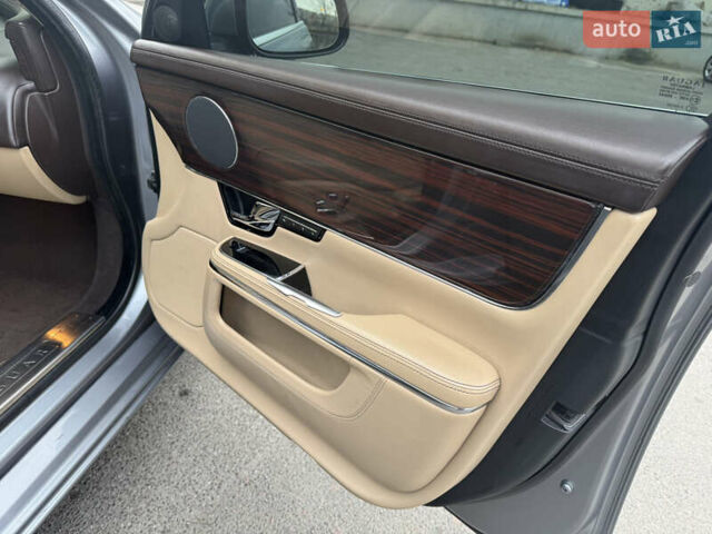 Серый Ягуар Икс Джей, объемом двигателя 3 л и пробегом 209 тыс. км за 27500 $, фото 53 на Automoto.ua