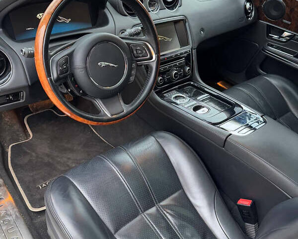 Ягуар Икс Джей 2013 в Виннице на Automoto.ua Серый Ягуар Икс Джей, объемом двигателя 3 л и пробегом 110 тыс. км за 22000 $, фото 9 на Automoto.ua