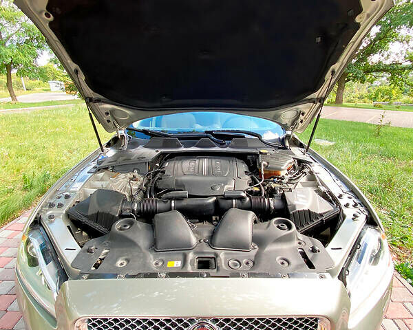 Серый Ягуар Икс Джей, объемом двигателя 3 л и пробегом 87 тыс. км за 28000 $, фото 35 на Automoto.ua
