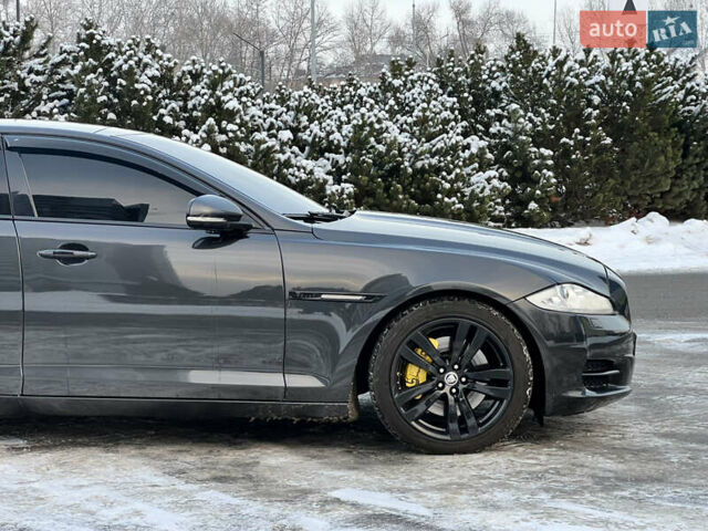 Сірий Ягуар Ікс Джей, об'ємом двигуна 2.97 л та пробігом 274 тис. км за 13000 $, фото 25 на Automoto.ua