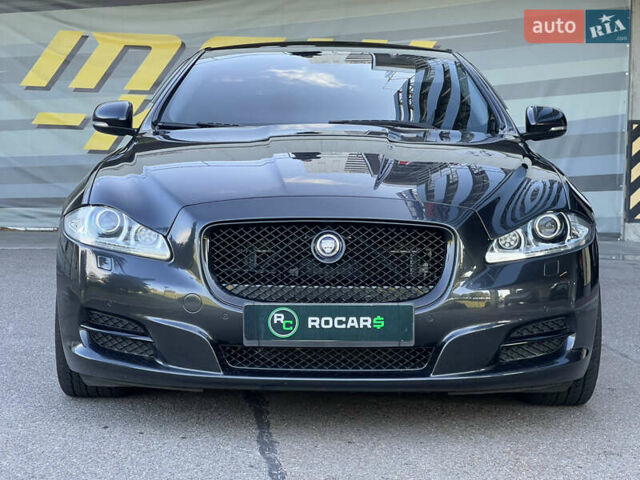 Ягуар Икс Джей 2013 в Киеве на Automoto.ua Серый Ягуар Икс Джей, объемом двигателя 3 л и пробегом 274 тыс. км за 18800 $, фото 4 на Automoto.ua