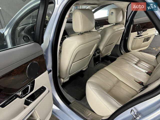 Серый Ягуар Икс Джей, объемом двигателя 3 л и пробегом 112 тыс. км за 18000 $, фото 8 на Automoto.ua