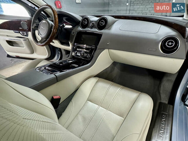 Серый Ягуар Икс Джей, объемом двигателя 3 л и пробегом 112 тыс. км за 18000 $, фото 9 на Automoto.ua