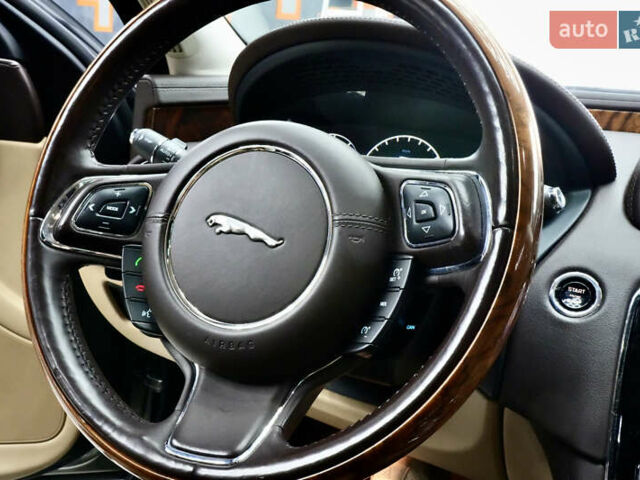 Ягуар Икс Джей 2017 в Житомире на Automoto.ua Серый Ягуар Икс Джей, объемом двигателя 3 л и пробегом 169 тыс. км за 22000 $, фото 8 на Automoto.ua