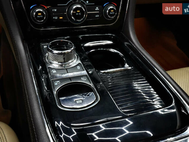 Ягуар Икс Джей 2017 в Житомире на Automoto.ua Серый Ягуар Икс Джей, объемом двигателя 3 л и пробегом 169 тыс. км за 22000 $, фото 9 на Automoto.ua