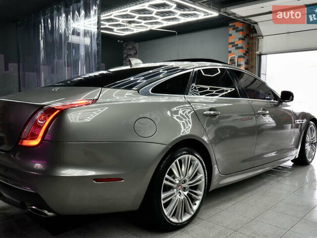 Ягуар Икс Джей 2017 в Житомире на Automoto.ua Серый Ягуар Икс Джей, объемом двигателя 3 л и пробегом 169 тыс. км за 22000 $, фото 3 на Automoto.ua