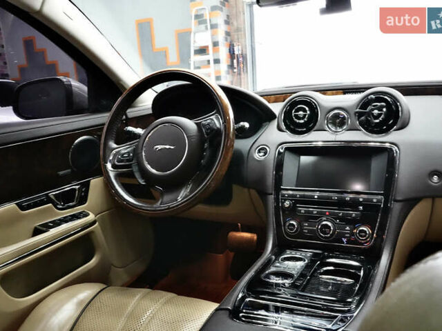 Ягуар Икс Джей 2017 в Житомире на Automoto.ua Серый Ягуар Икс Джей, объемом двигателя 3 л и пробегом 169 тыс. км за 22000 $, фото 6 на Automoto.ua