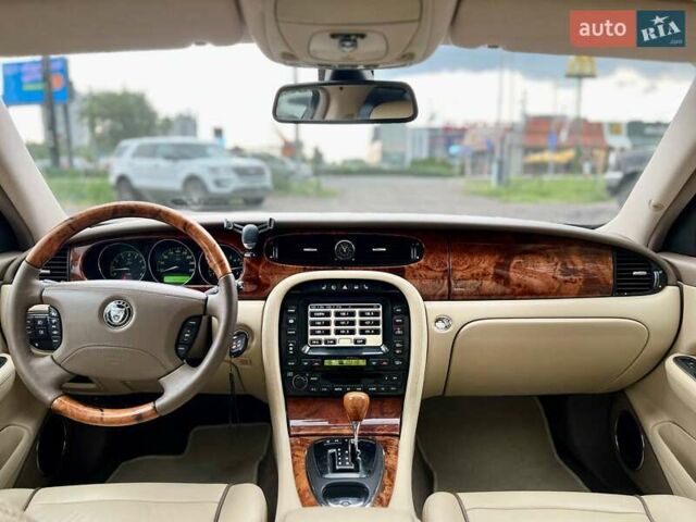 Синий Ягуар Икс Джей, объемом двигателя 3.5 л и пробегом 120 тыс. км за 19000 $, фото 18 на Automoto.ua