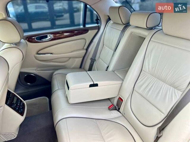 Синий Ягуар Икс Джей, объемом двигателя 3.5 л и пробегом 120 тыс. км за 25000 $, фото 37 на Automoto.ua