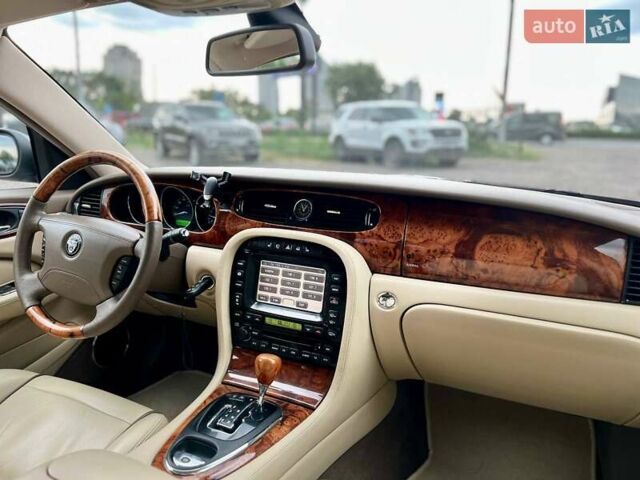 Синий Ягуар Икс Джей, объемом двигателя 3.5 л и пробегом 120 тыс. км за 25000 $, фото 17 на Automoto.ua