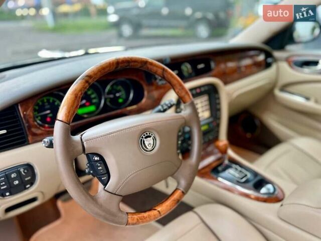 Синий Ягуар Икс Джей, объемом двигателя 3.5 л и пробегом 120 тыс. км за 25000 $, фото 32 на Automoto.ua