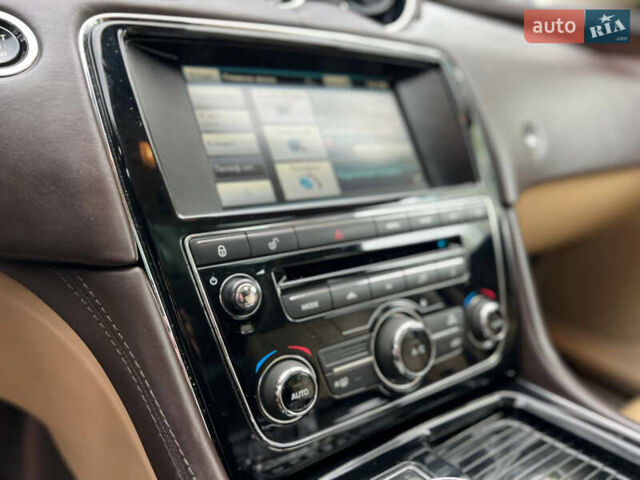 Синий Ягуар Икс Джей, объемом двигателя 2.99 л и пробегом 140 тыс. км за 24850 $, фото 45 на Automoto.ua