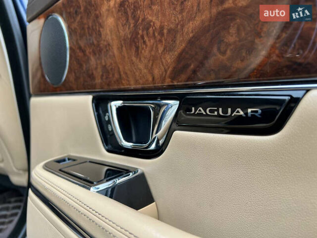 Синий Ягуар Икс Джей, объемом двигателя 2.99 л и пробегом 140 тыс. км за 24850 $, фото 55 на Automoto.ua