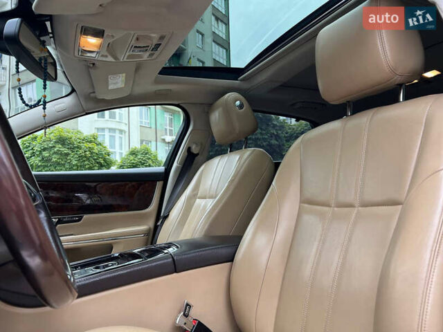 Синий Ягуар Икс Джей, объемом двигателя 2.99 л и пробегом 140 тыс. км за 24850 $, фото 40 на Automoto.ua