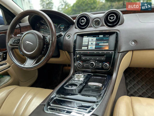 Синий Ягуар Икс Джей, объемом двигателя 2.99 л и пробегом 140 тыс. км за 24850 $, фото 48 на Automoto.ua