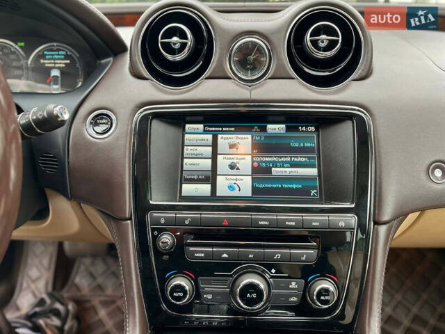 Синий Ягуар Икс Джей, объемом двигателя 2.99 л и пробегом 140 тыс. км за 24850 $, фото 44 на Automoto.ua