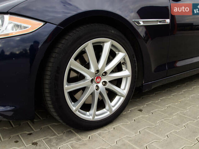 Синий Ягуар Икс Джей, объемом двигателя 3 л и пробегом 177 тыс. км за 15150 $, фото 2 на Automoto.ua