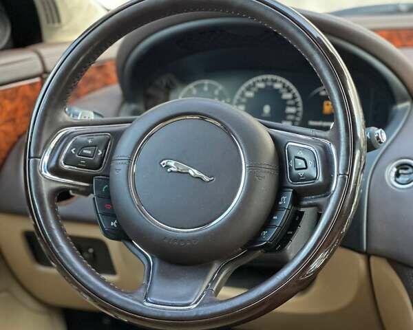 Ягуар Икс Джей 2018 в Киеве на Automoto.ua Синий Ягуар Икс Джей, объемом двигателя 2.99 л и пробегом 101 тыс. км за 28500 $, фото 7 на Automoto.ua