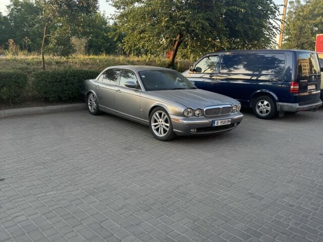 Сірий Ягуар ХДЖ8, об'ємом двигуна 4.2 л та пробігом 98 тис. км за 2200 $, фото 1 на Automoto.ua