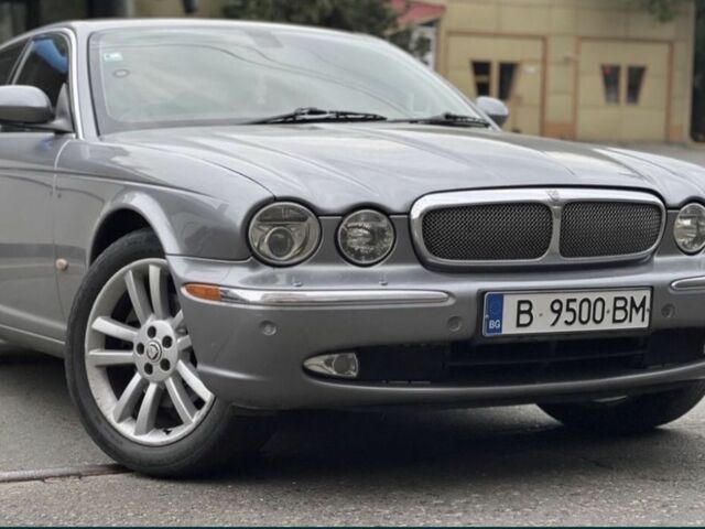 Сірий Ягуар ХДЖ8, об'ємом двигуна 4.2 л та пробігом 98 тис. км за 2200 $, фото 3 на Automoto.ua