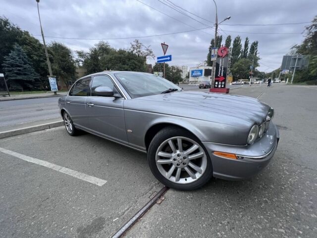 Сірий Ягуар ХДЖ8, об'ємом двигуна 4.2 л та пробігом 98 тис. км за 2200 $, фото 4 на Automoto.ua