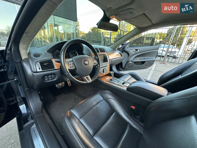 Черный Ягуар ХК, объемом двигателя 4.2 л и пробегом 37 тыс. км за 17500 $, фото 23 на Automoto.ua
