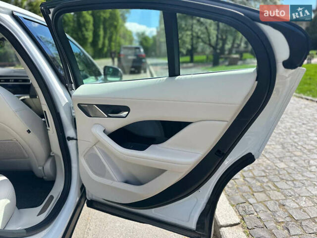 Белый Ягуар I-Pace, объемом двигателя 0 л и пробегом 44 тыс. км за 27800 $, фото 31 на Automoto.ua