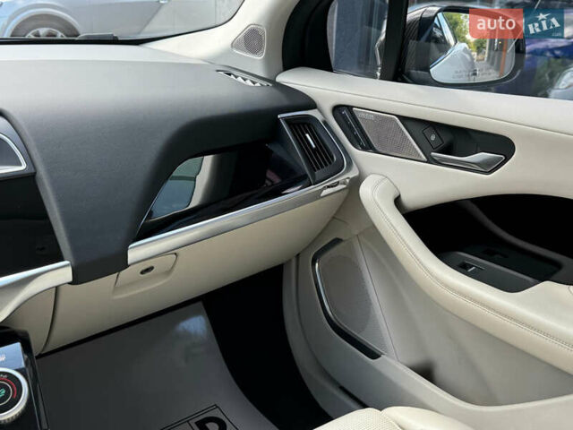 Белый Ягуар I-Pace, объемом двигателя 0 л и пробегом 62 тыс. км за 23000 $, фото 25 на Automoto.ua