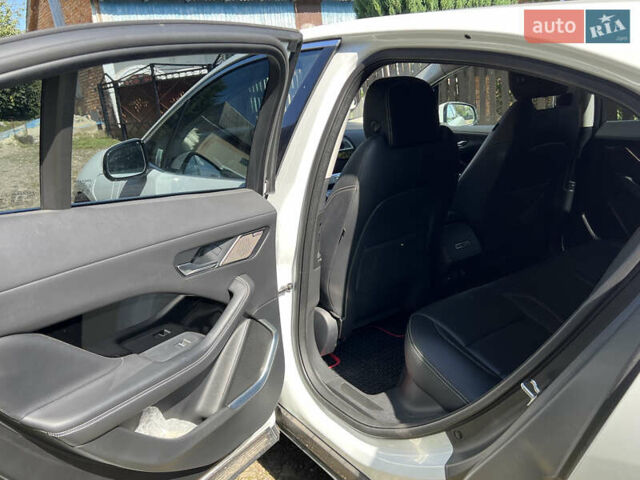 Білий Ягуар I-Pace, об'ємом двигуна 0 л та пробігом 127 тис. км за 24450 $, фото 10 на Automoto.ua