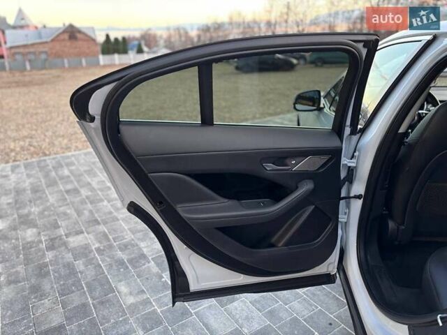 Білий Ягуар I-Pace, об'ємом двигуна 0 л та пробігом 170 тис. км за 21999 $, фото 18 на Automoto.ua