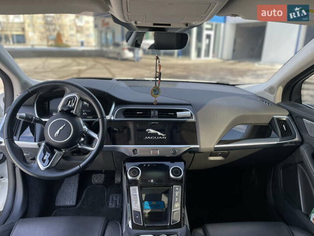 Белый Ягуар I-Pace, объемом двигателя 0 л и пробегом 150 тыс. км за 26000 $, фото 7 на Automoto.ua