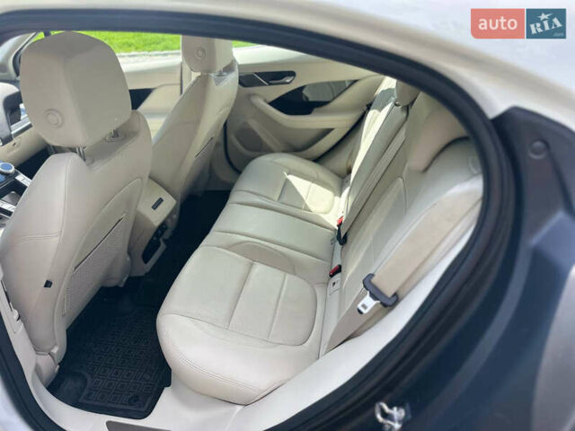 Белый Ягуар I-Pace, объемом двигателя 0 л и пробегом 44 тыс. км за 27800 $, фото 33 на Automoto.ua